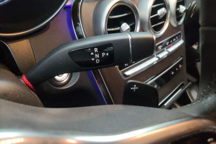 Used Mercedes-Benz GLC 2020 Facelift GLC 260 L 4MATIC Luxury Edition Gear Lever
