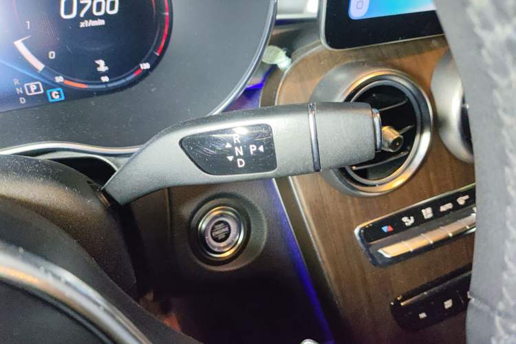 Used Mercedes-Benz GLC 2020 Facelifted GLC 300 L 4MATIC Luxury Edition Gear Lever