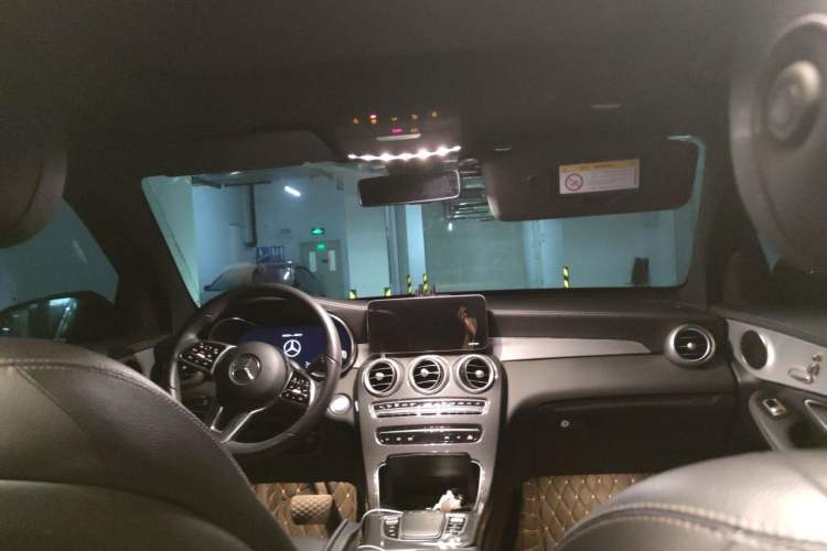 Used Mercedes-Benz GLC 2020 Facelifted GLC 260 L 4MATIC Dynamic Edition Headliner