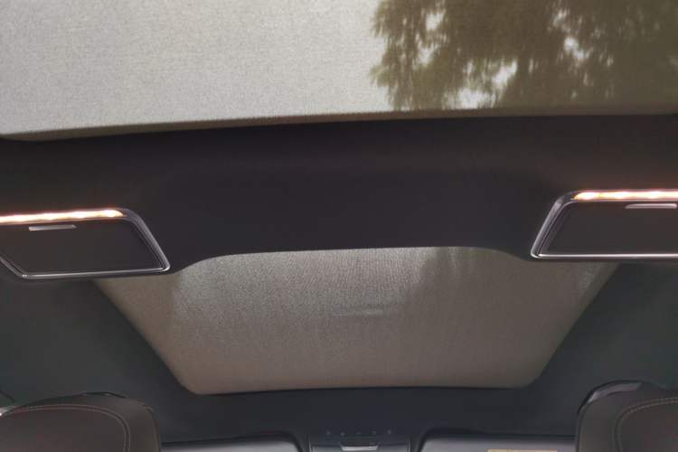 Used Mercedes-Benz GLC 2020 Facelift GLC 300 L 4MATIC Dynamic Edition Headliner