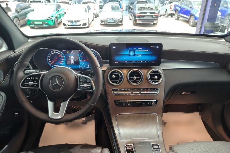 Used Mercedes-Benz GLC 2020 Facelift GLC 300 L 4MATIC Dynamic Edition Interior 1