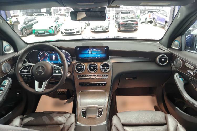 Used Mercedes-Benz GLC 2020 Facelift GLC 300 L 4MATIC Dynamic Edition Interior 2