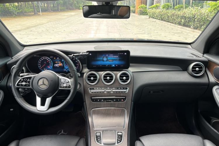Used Mercedes-Benz GLC 2020 Facelifted GLC 260 L 4MATIC Dynamic Edition Interior 3