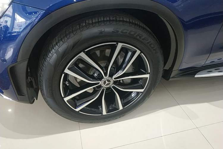 Used Mercedes-Benz GLC 2020 Facelift GLC 300 L 4MATIC Dynamic Edition Left Front Wheel Hub