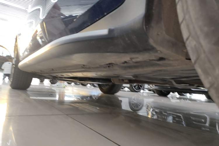 Used Mercedes-Benz GLC 2020 Facelift GLC 260 L 4MATIC Luxury Edition Left Side Sill