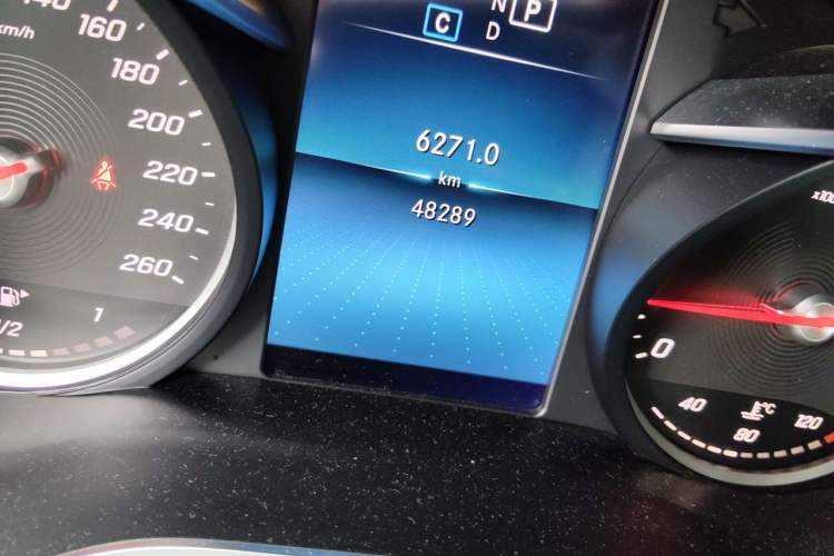 Used Mercedes-Benz GLC 2020 GLC 260 L 4MATIC Dynamic Model Odometer Close Up