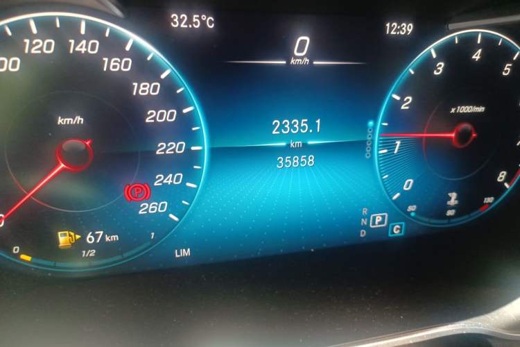 Used Mercedes-Benz GLC 2020 Facelift GLC 260 L 4MATIC Luxury Edition Odometer Close Up