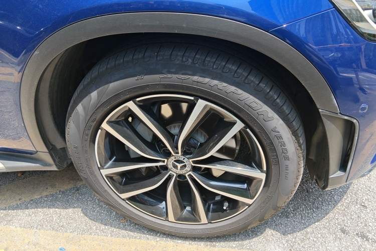 Used Mercedes-Benz GLC 2020 Facelift GLC 260 L 4MATIC Luxury Edition Right Front Wheel Hub