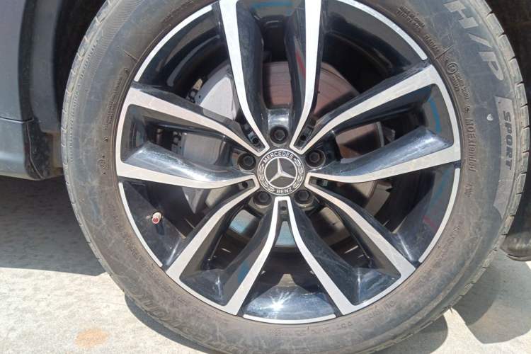 Used Mercedes-Benz GLC 2020 Facelift GLC 260 L 4MATIC Luxury Edition Right Front Wheel Hub