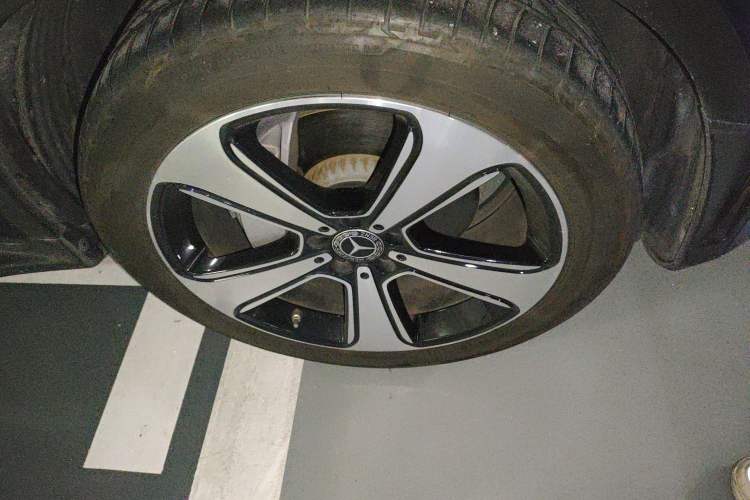 Used Mercedes-Benz GLC 2020 Facelifted GLC 300 L 4MATIC Luxury Edition Right Front Wheel Hub