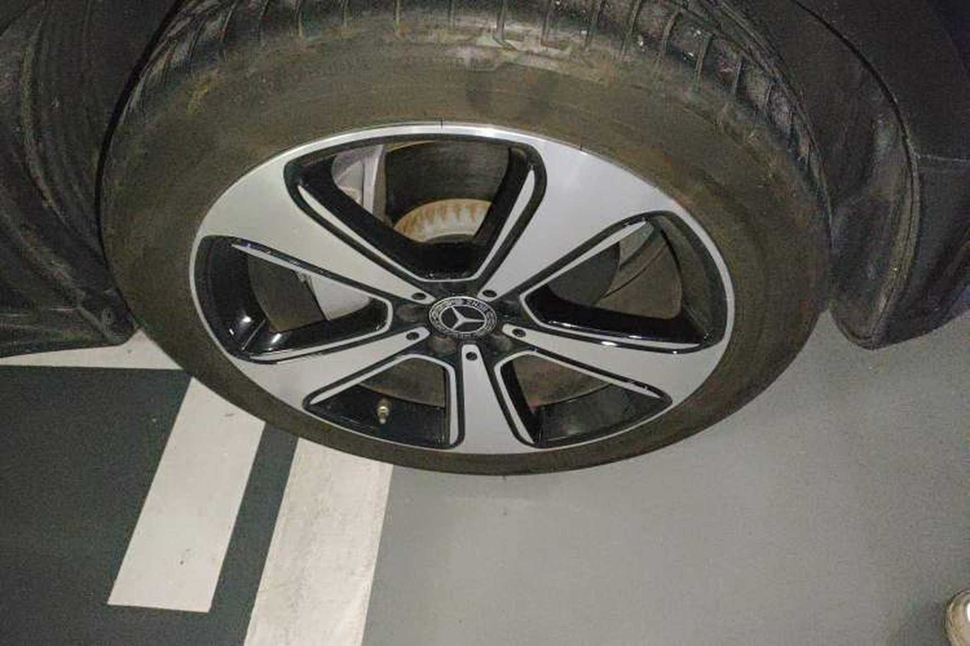 Used Mercedes-Benz GLC 2020 Facelifted GLC 300 L 4MATIC Luxury Edition Right Front Wheel Hub