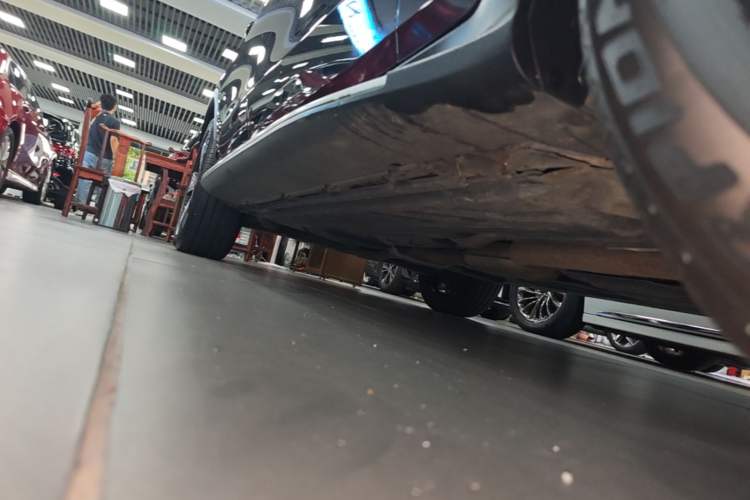 Used Mercedes-Benz GLC 2020 GLC 300 L 4MATIC Luxury Model Right Side Sill