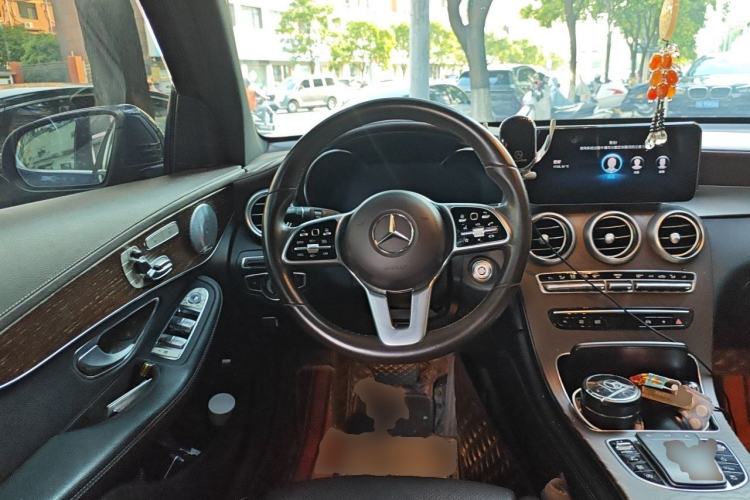 Used Mercedes-Benz GLC 2020 Facelift GLC 260 L 4MATIC Luxury Edition Steering Wheel