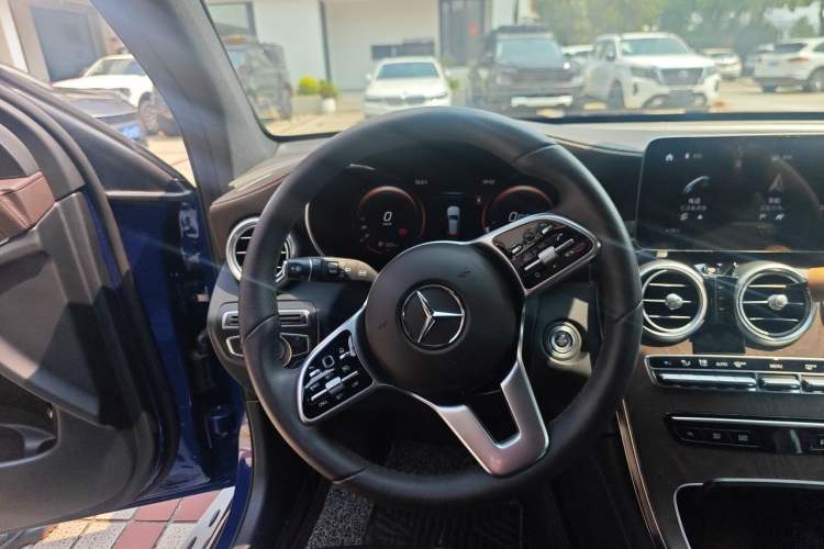 Used Mercedes-Benz GLC 2020 Facelift GLC 260 L 4MATIC Luxury Edition Steering Wheel
