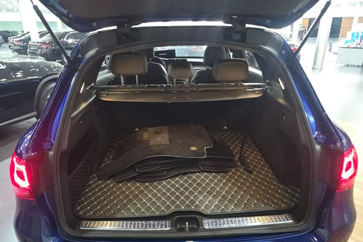 Used Mercedes-Benz GLC 2020 Facelift GLC 300 L 4MATIC Dynamic Edition Trunk