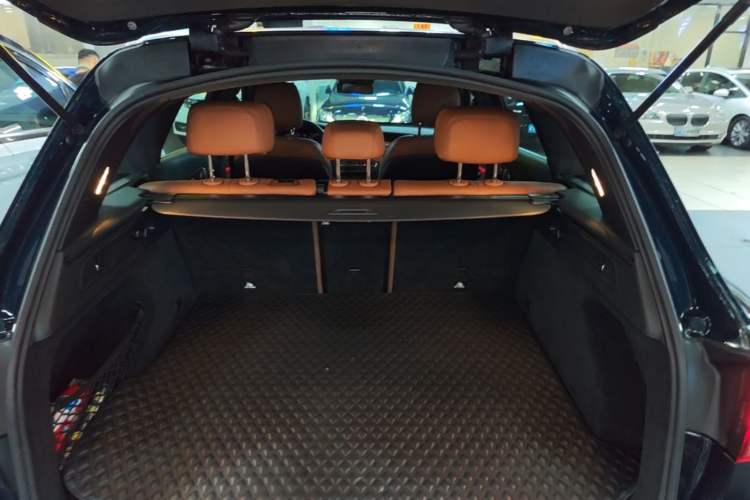 Used Mercedes-Benz GLC 2020 GLC 300 L 4MATIC Luxury Model Trunk
