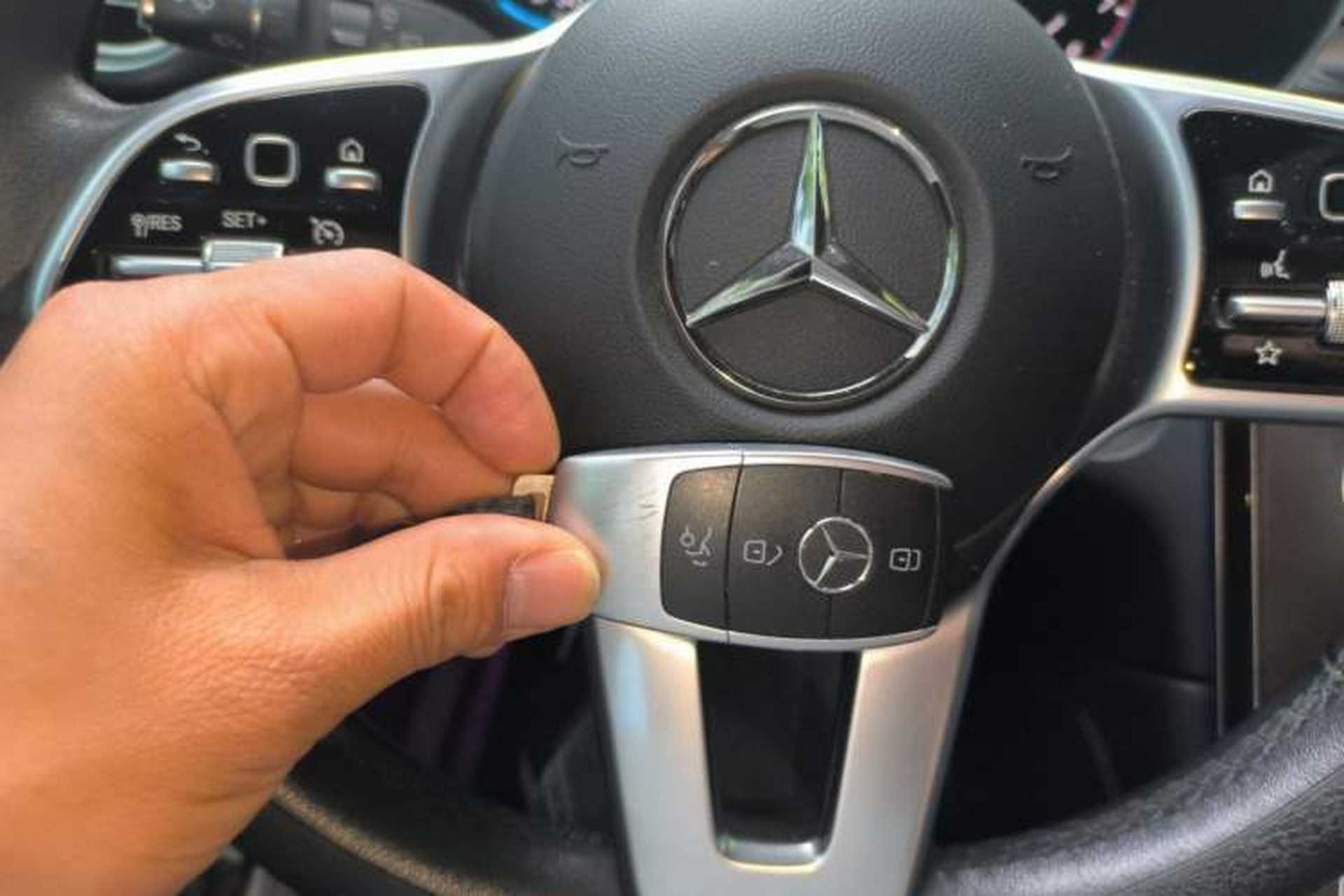 Used Mercedes-Benz GLC 2020 Facelift GLC 260 L 4MATIC Luxury Edition Vehicle Key