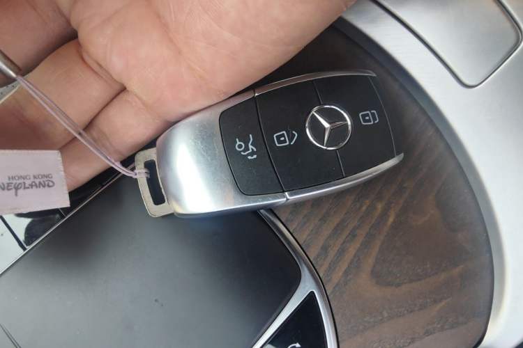 Used Mercedes-Benz GLC 2020 Facelift GLC 260 L 4MATIC Luxury Edition Vehicle Key