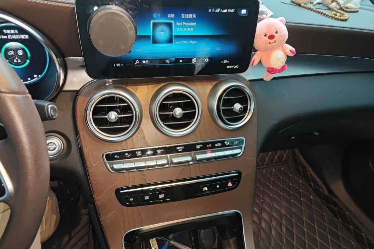 Used Mercedes-Benz GLC 2020 Facelift GLC 300 L 4MATIC Dynamic Edition Audio And AC Panel