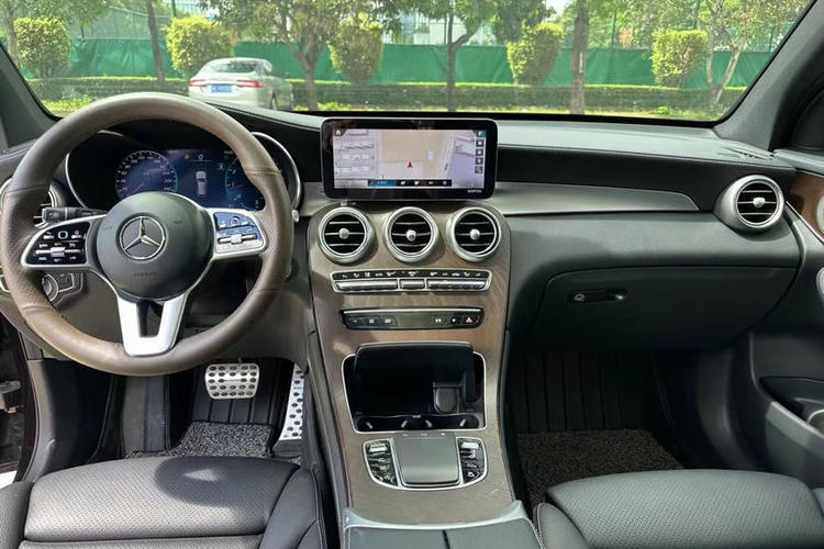 Used Mercedes-Benz GLC 2020 Facelift GLC 300 L 4MATIC Dynamic Edition Interior 1