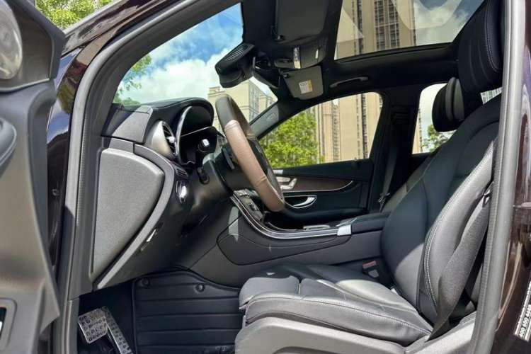 Used Mercedes-Benz GLC 2020 Facelift GLC 300 L 4MATIC Dynamic Edition Interior 2