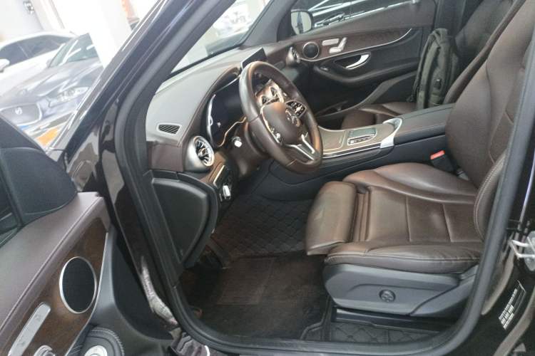 Used Mercedes-Benz GLC 2020 Facelift GLC 260 L 4MATIC Luxury Edition Left Front Seat
