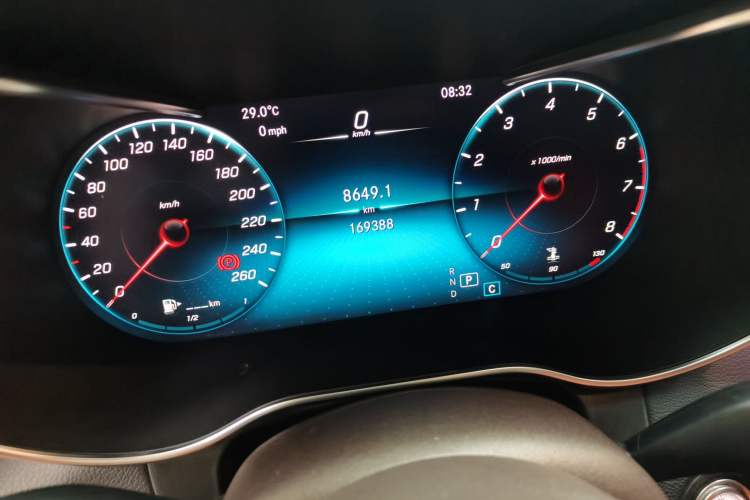Used Mercedes-Benz GLC 2020 Facelift GLC 300 L 4MATIC Dynamic Edition Odometer Close Up