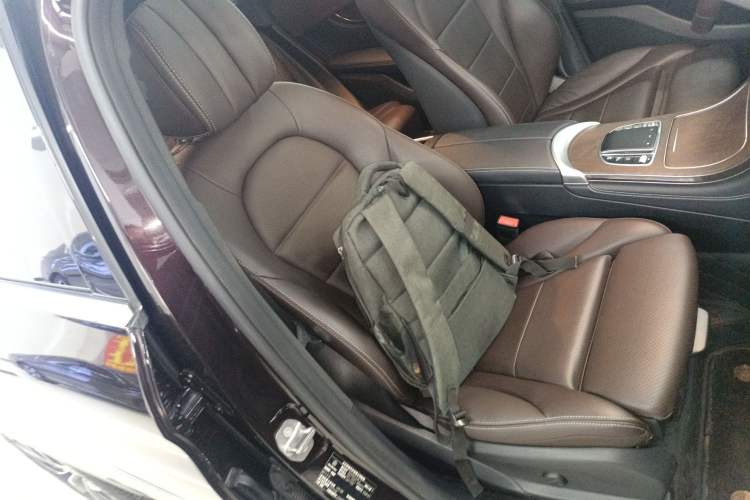 Used Mercedes-Benz GLC 2020 Facelift GLC 260 L 4MATIC Luxury Edition Right Front Seat