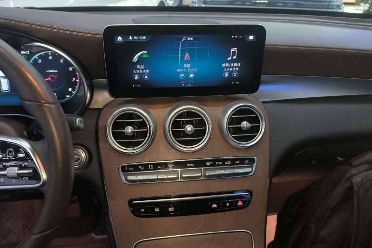 Used Mercedes-Benz GLC 2020 Facelift GLC 260 L 4MATIC Luxury Edition Audio And AC Panel