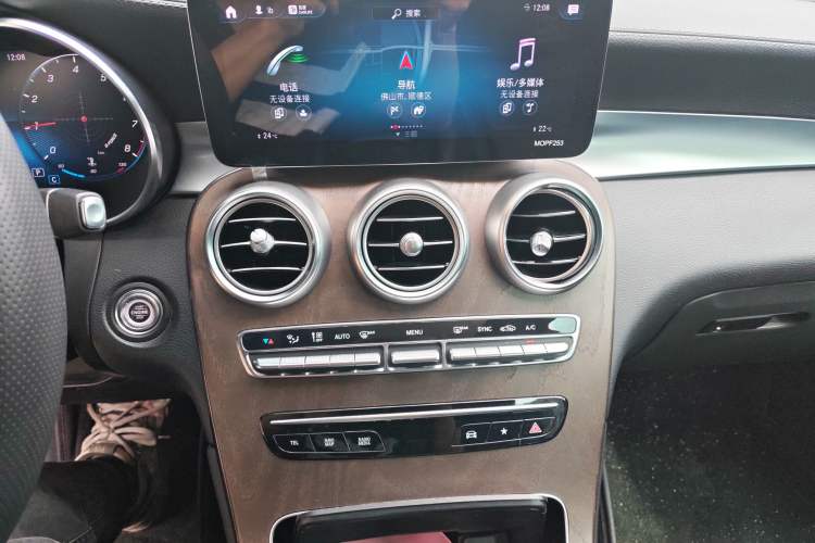 Used Mercedes-Benz GLC 2020 Facelift GLC 260 L 4MATIC Luxury Edition Audio And AC Panel