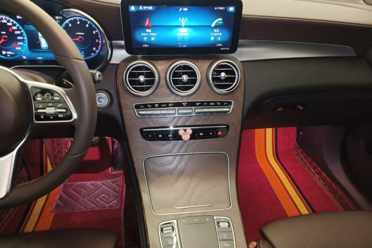 Used Mercedes-Benz GLC 2020 Facelift GLC 300 L 4MATIC Dynamic Edition Audio And AC Panel