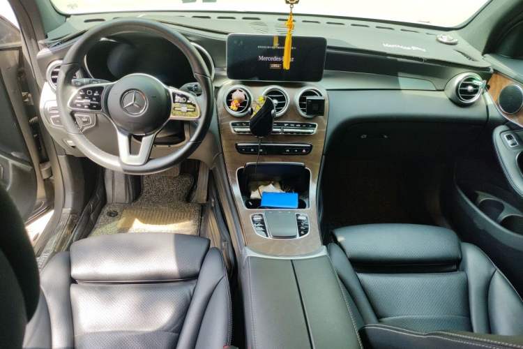 Used Mercedes-Benz GLC 2020 GLC 300 L 4MATIC Dynamic Edition Center Console