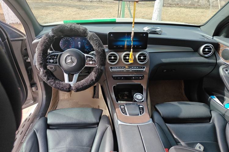 Used Mercedes-Benz GLC 2020 GLC 260 L 4MATIC Luxury Model Center Console