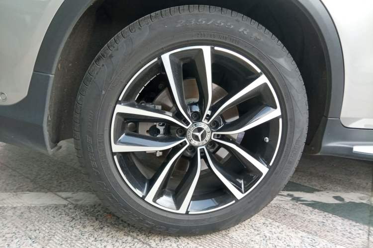 Used Mercedes-Benz GLC 2020 Facelift GLC 300 L 4MATIC Dynamic Edition Exterior 3