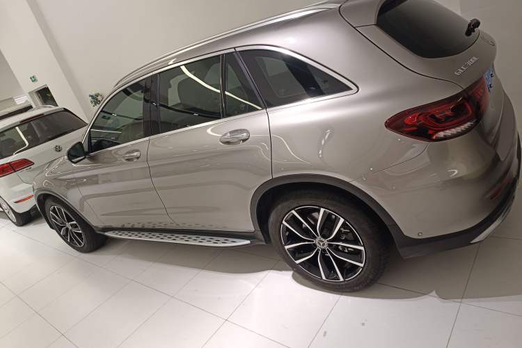Used Mercedes-Benz GLC 2020 Facelift GLC 300 L 4MATIC Dynamic Edition Exterior 3