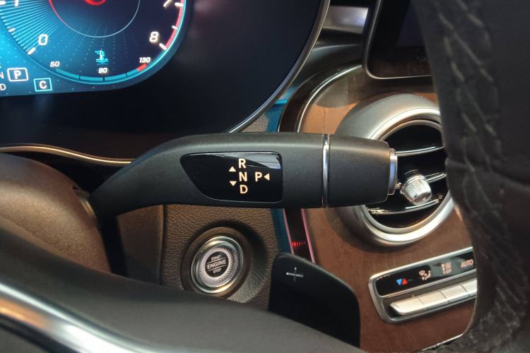Used Mercedes-Benz GLC 2020 Facelift GLC 260 L 4MATIC Luxury Edition Gear Lever