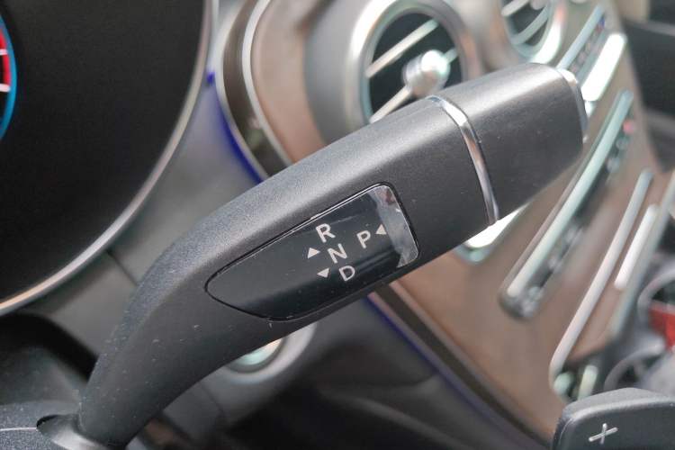 Used Mercedes-Benz GLC 2020 Facelift GLC 260 L 4MATIC Luxury Edition Gear Lever
