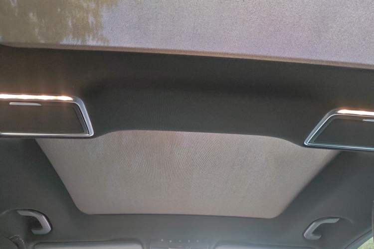 Used Mercedes-Benz GLC 2020 Facelift GLC 260 L 4MATIC Luxury Edition Headliner