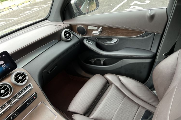 Used Mercedes-Benz GLC 2020 Facelift GLC 260 L 4MATIC Luxury Edition Interior 1