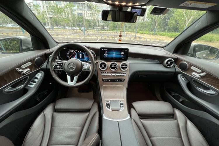 Used Mercedes-Benz GLC 2020 Facelift GLC 260 L 4MATIC Luxury Edition Interior 2