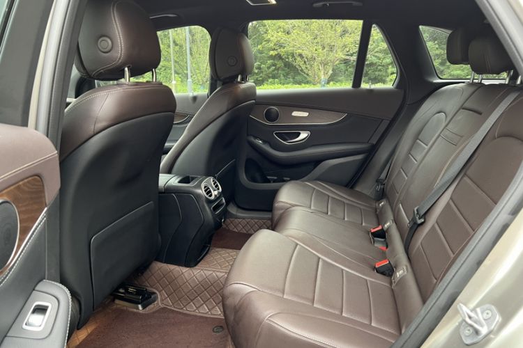 Used Mercedes-Benz GLC 2020 Facelift GLC 260 L 4MATIC Luxury Edition Interior 2