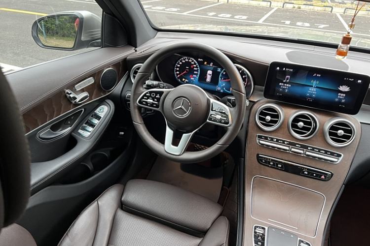 Used Mercedes-Benz GLC 2020 Facelift GLC 260 L 4MATIC Luxury Edition Interior 6