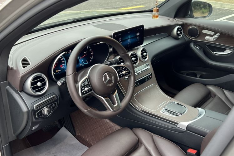 Used Mercedes-Benz GLC 2020 Facelift GLC 260 L 4MATIC Luxury Edition Interior 9