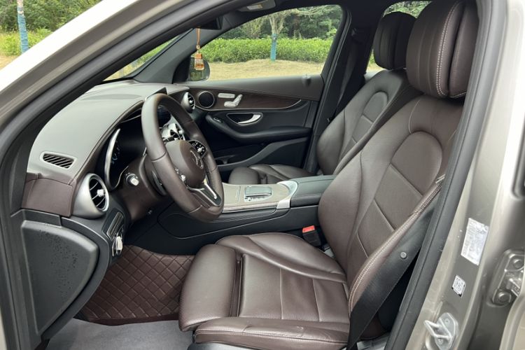 Used Mercedes-Benz GLC 2020 Facelift GLC 260 L 4MATIC Luxury Edition Interior 9