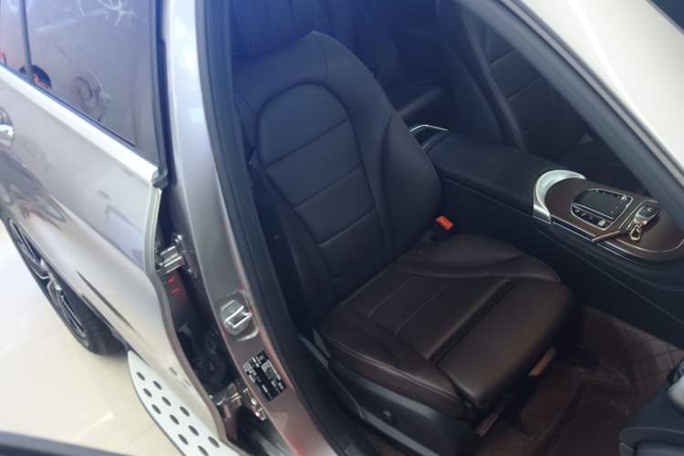 Used Mercedes-Benz GLC 2020 Facelift GLC 260 L 4MATIC Luxury Edition Right Front Seat