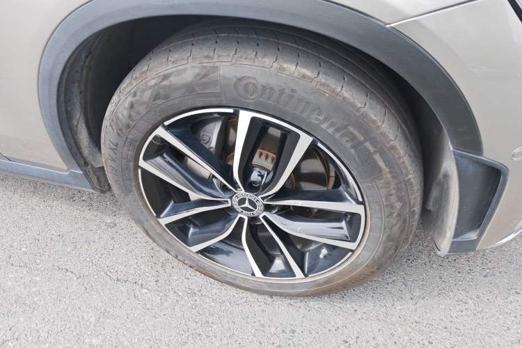 Used Mercedes-Benz GLC 2020 Facelift GLC 260 L 4MATIC Luxury Edition Right Front Wheel Hub
