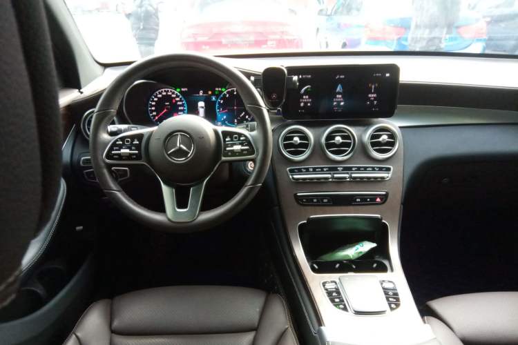 Used Mercedes-Benz GLC 2020 Facelift GLC 300 L 4MATIC Dynamic Edition Steering Wheel