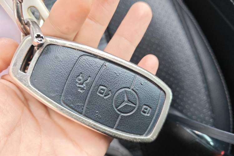 Used Mercedes-Benz GLC 2020 Facelift GLC 260 L 4MATIC Luxury Edition Vehicle Key