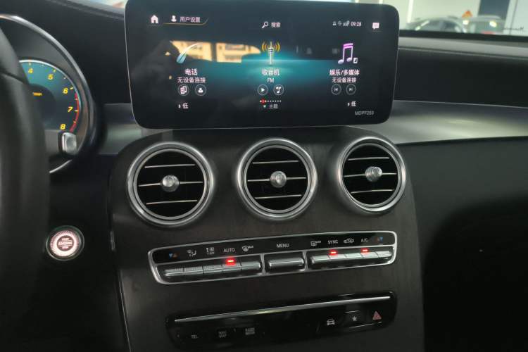 Used Mercedes-Benz GLC 2020 Facelift GLC 260 L 4MATIC Luxury Edition Audio And AC Panel