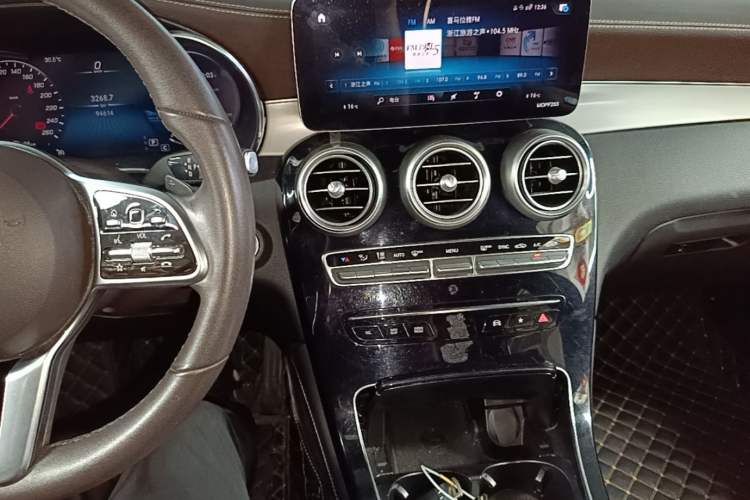 Used Mercedes-Benz GLC 2020 Facelifted GLC 260 L 4MATIC Dynamic Edition Audio And AC Panel